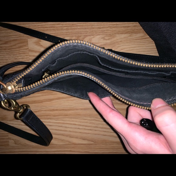 Fossil Black Leather Corssbody Medium sized bag - Picture 3 of 3